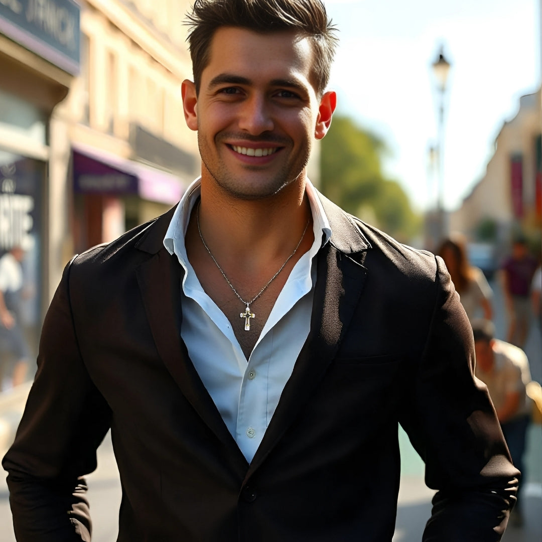 Collier homme- pendentif croix TRIPLE CROSS™ : Élégance et originalité au masculin