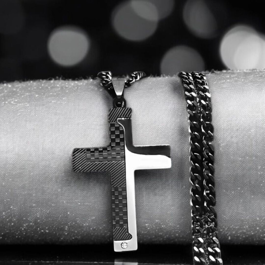 Collier hommes- pendentif croix CHESSCROSS™ : L'élégance spirituelle à votre cou