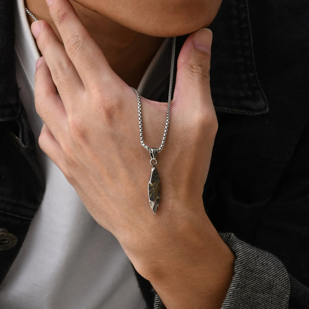 Collier homme-pendentif MENHIR SOLEIL : symbole millénaire d'énergie