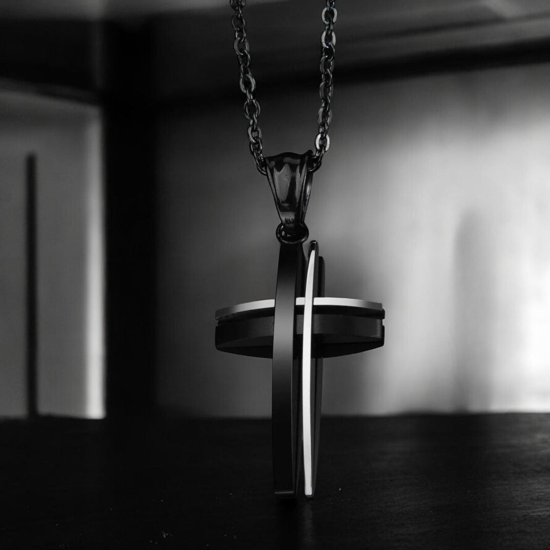 Collier homme- pendentif croix FIRST CROSS™ : Élégance et Modernité