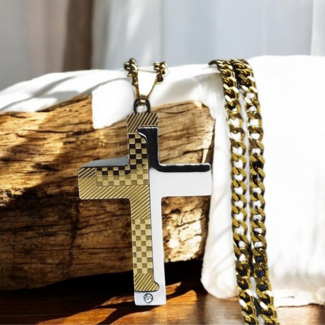 Collier hommes- pendentif croix CHESSCROSS™ : L'élégance spirituelle à votre cou