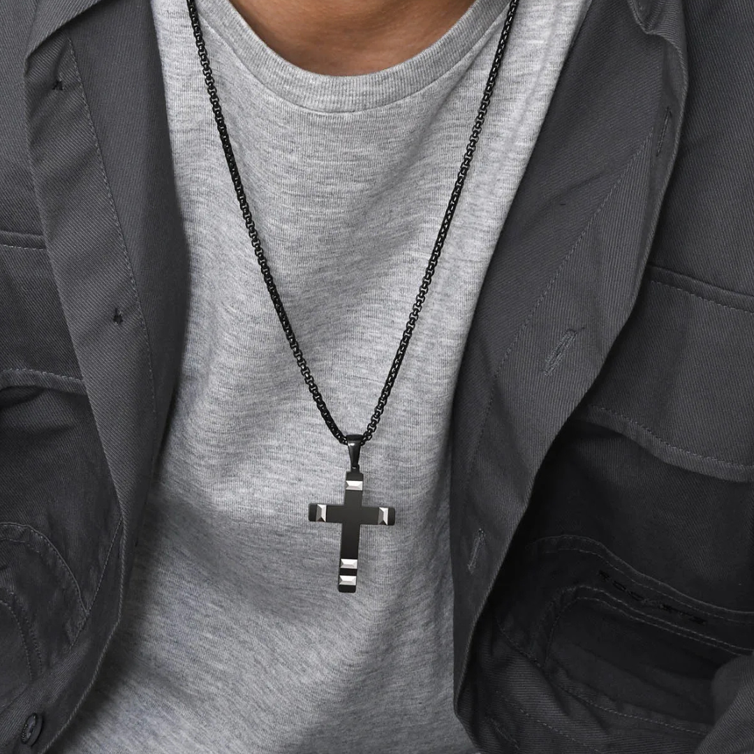 Colliers homme- pendentif croix noire CLASSYCROSS™ : Allier de Foi et de Style