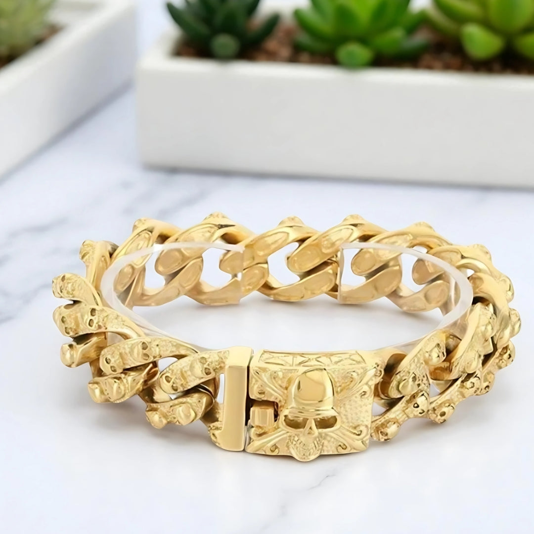 Bracelet homme breloque MODERN SKULL II doré demo table marbre plantes presentation