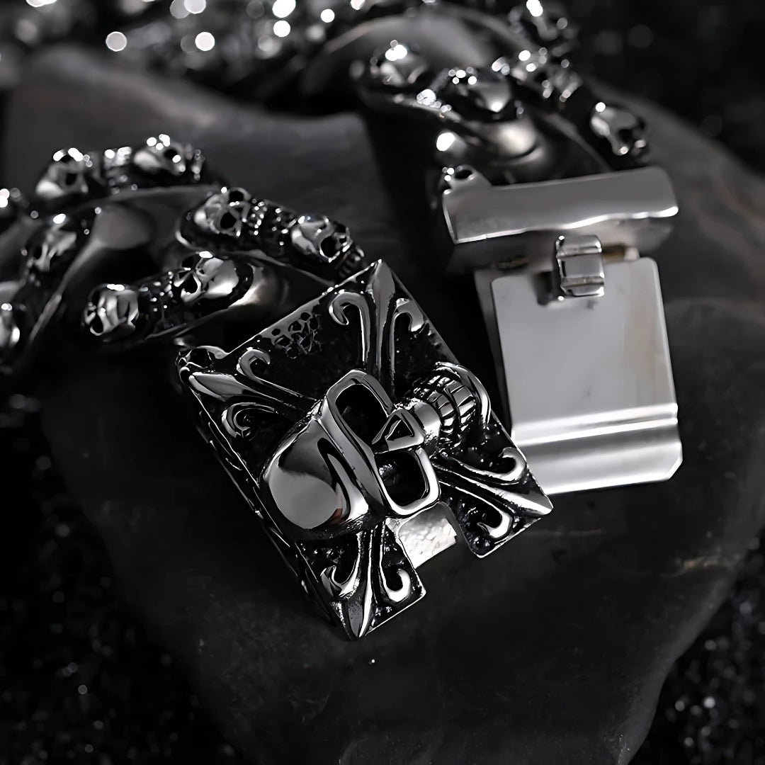 Bracelet homme breloque crane MODERN SKULL II fermoir galet noir presentation sable noir