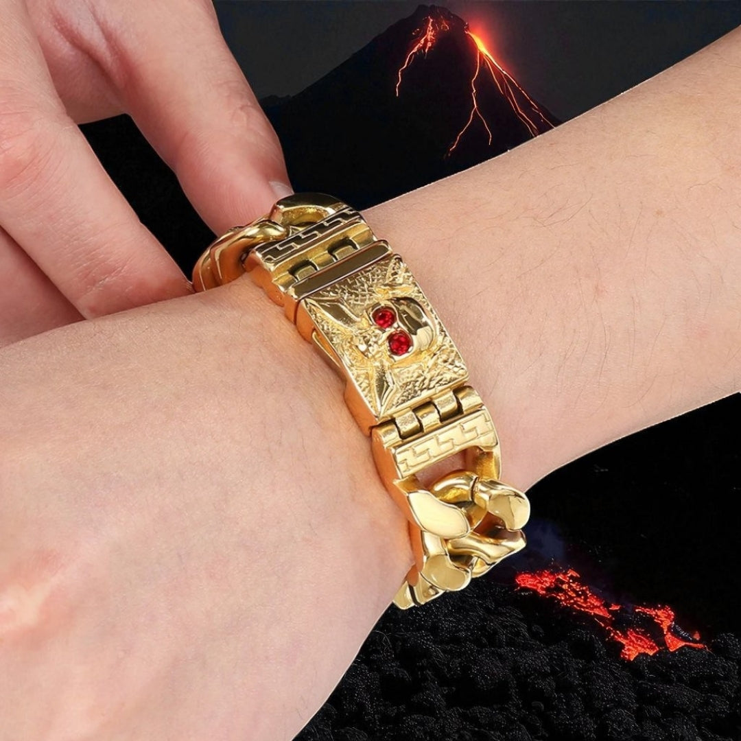 Bracelet homme luxe PIRATO SKULL or poignet volcan presentation