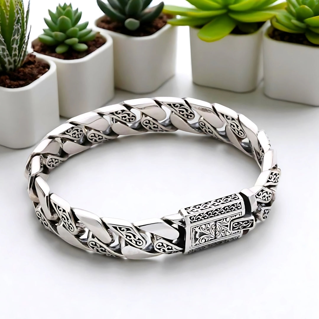 Bracelet homme luxe fleurs de lys table blanche plantes presentation