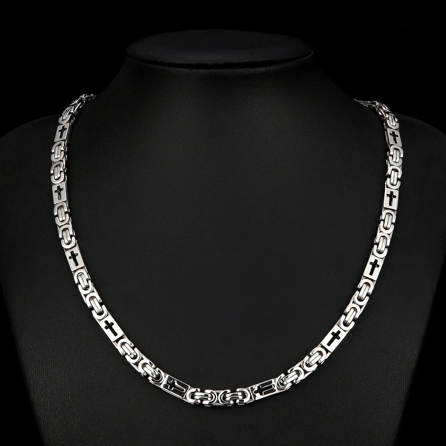 Chaine homme BYZANTINE CROIX argent presentation noir