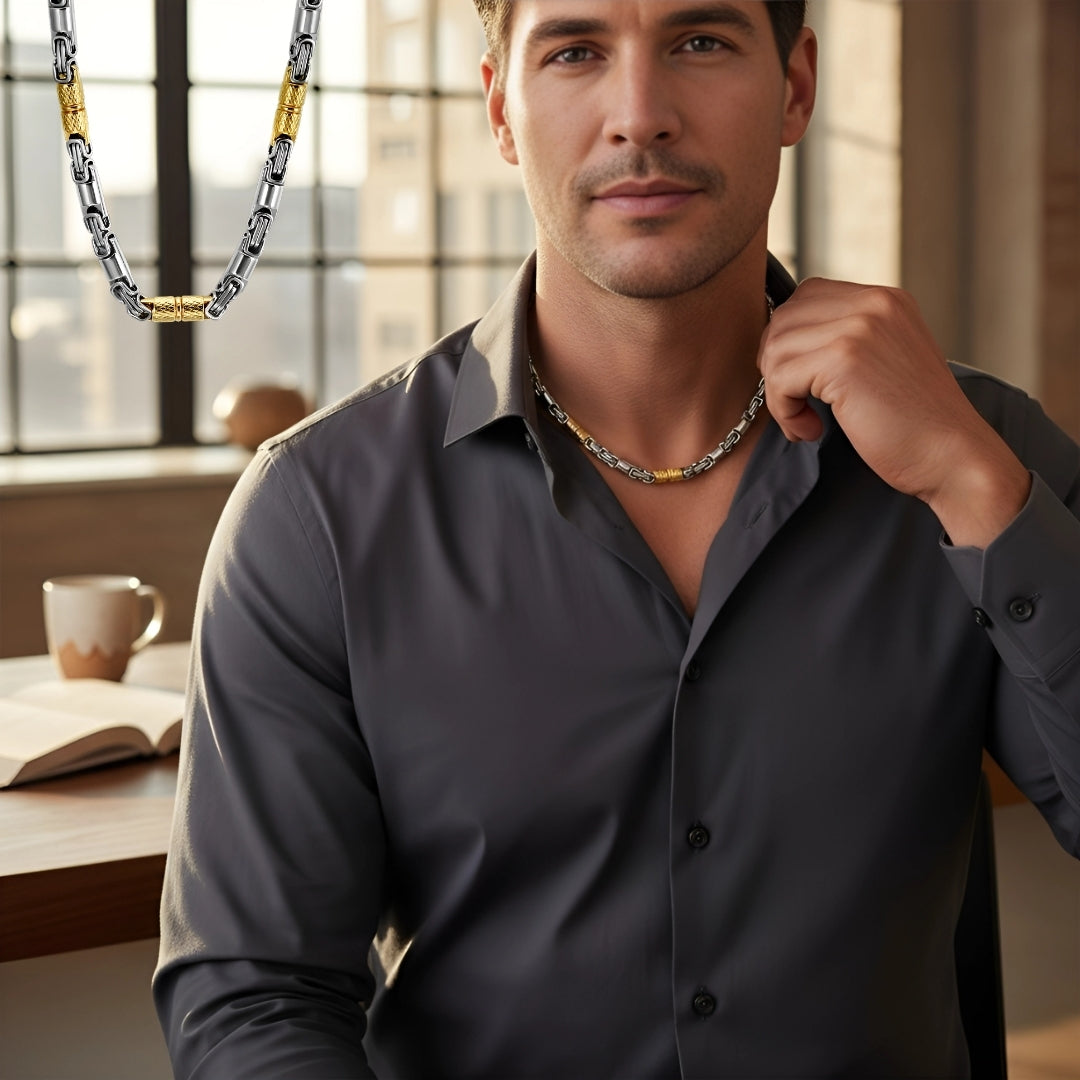 Chaine homme byzantine RLX argent or homme elegant chemise grise bureau