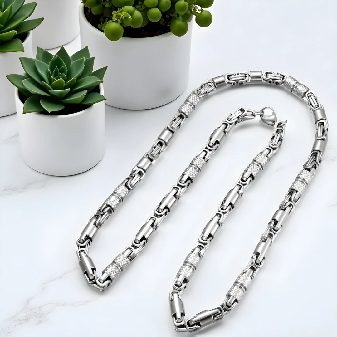 Chaine homme byzantine RLX argent presentation table marbre plantes succulentes
