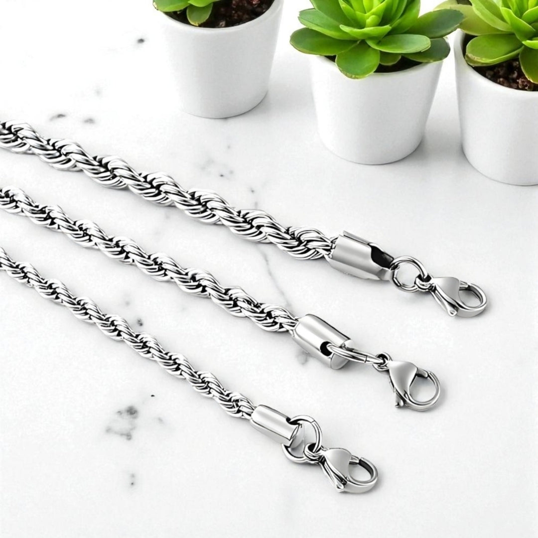 Chaine homme torsade Collier homme presentation variante argent table marbre