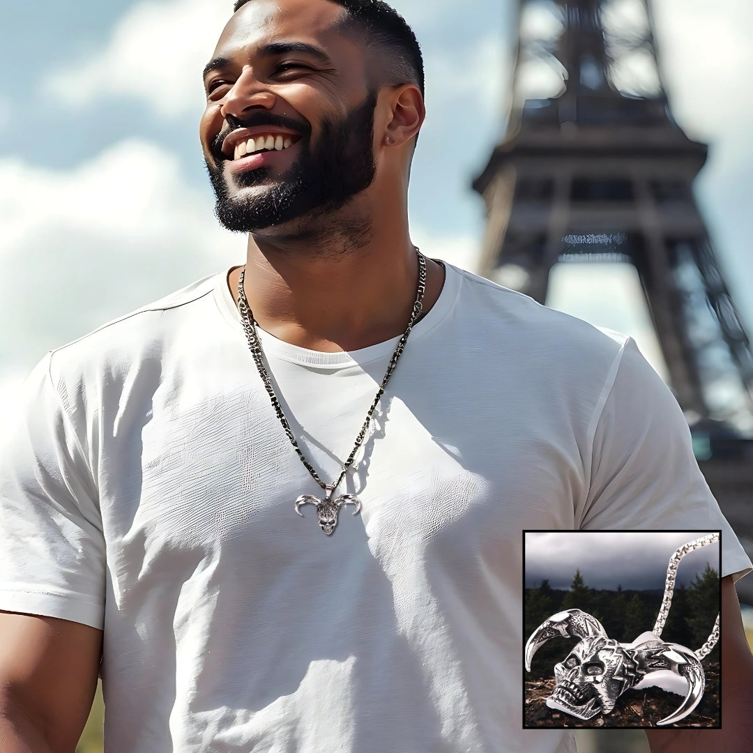 Collier-homme-pendentif-démon-cornes-acier-homme-élégant-noir-t-shirt-blanc-Européen-tour-Eiffel-Paris