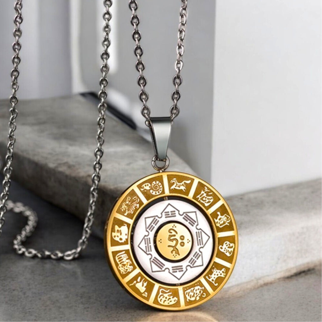 Collier-homme-pendentif-zodiaque-présentation-ciment