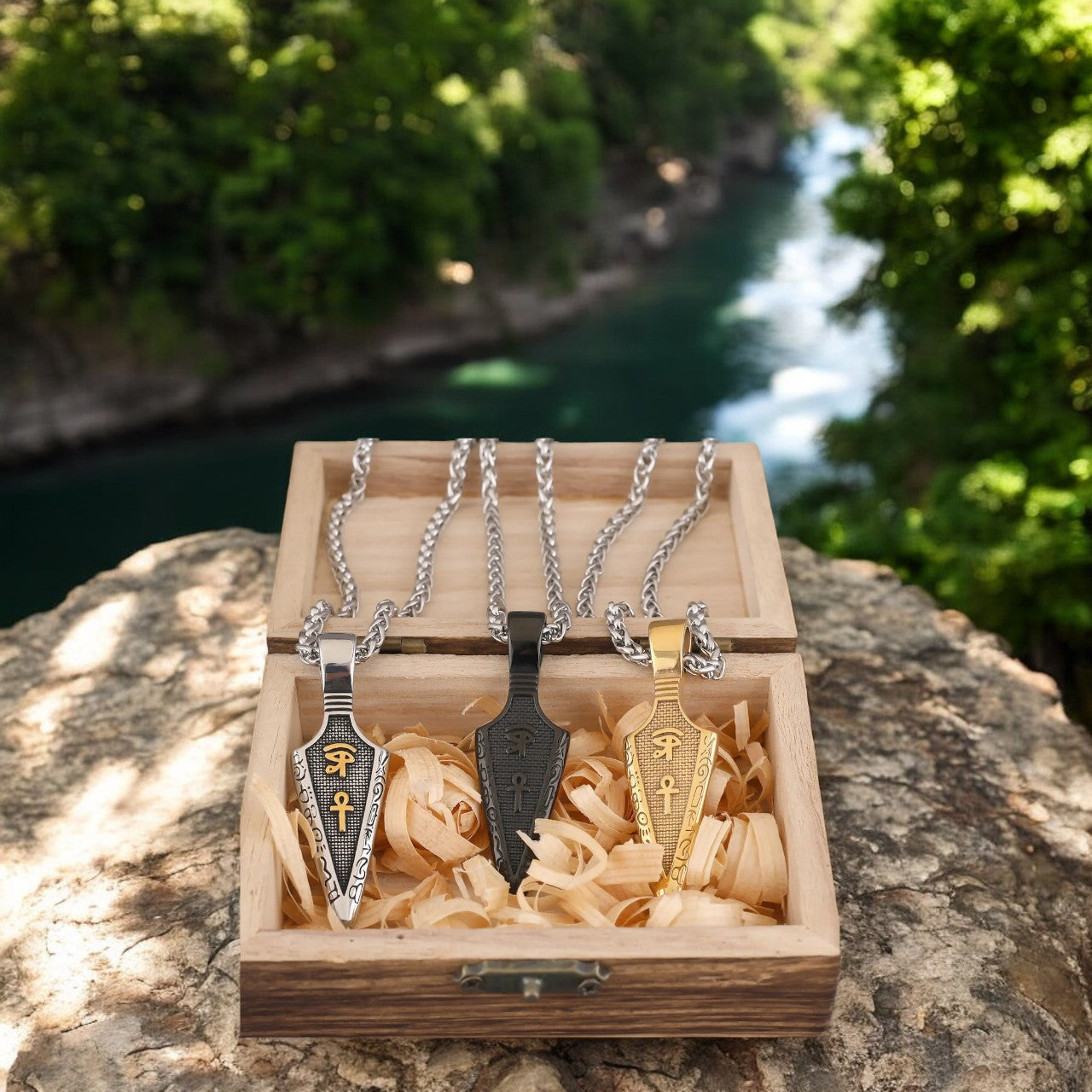 Collier homme, pendentif VORKA ARROW™ variantes boite rocher riviere