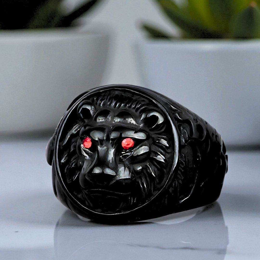 LA BAGUE HOMME LION RINGS YEUX ROUGES VARIANTE NOIRE PRESENTATION