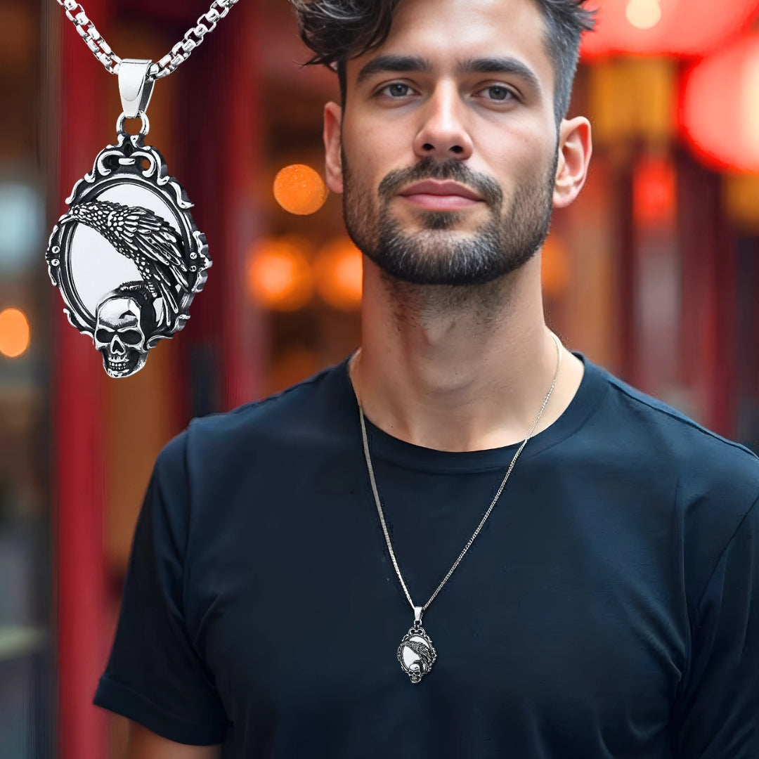 Collier-homme-pendentif-miroir-magique-corbeau-tête-de-mort-t-shirt-noir