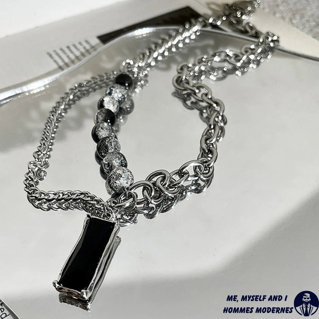 homme luxe, pendentif L'Ombre d'Ébène rectangle rectangle table blanche