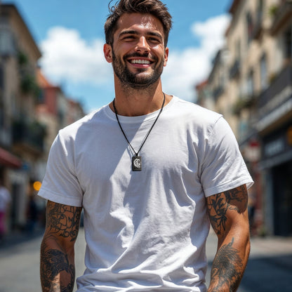 Collier homme- pendentif LÉOLOOK™  ; Collier tête de Lion gravé sur plaque