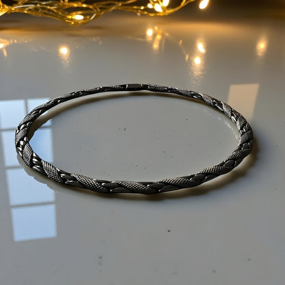 Chaine collier homme à maillons articulés texturés, courte | MagnaWell