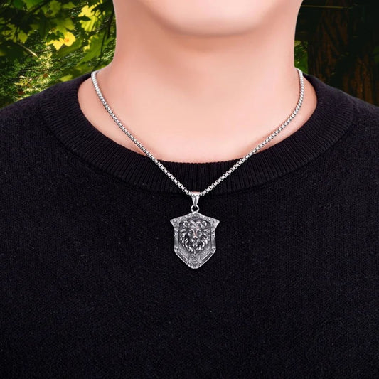 Collier homme- pendentif LE LION BOUCLIER™ ; Colliers Lion force et protection