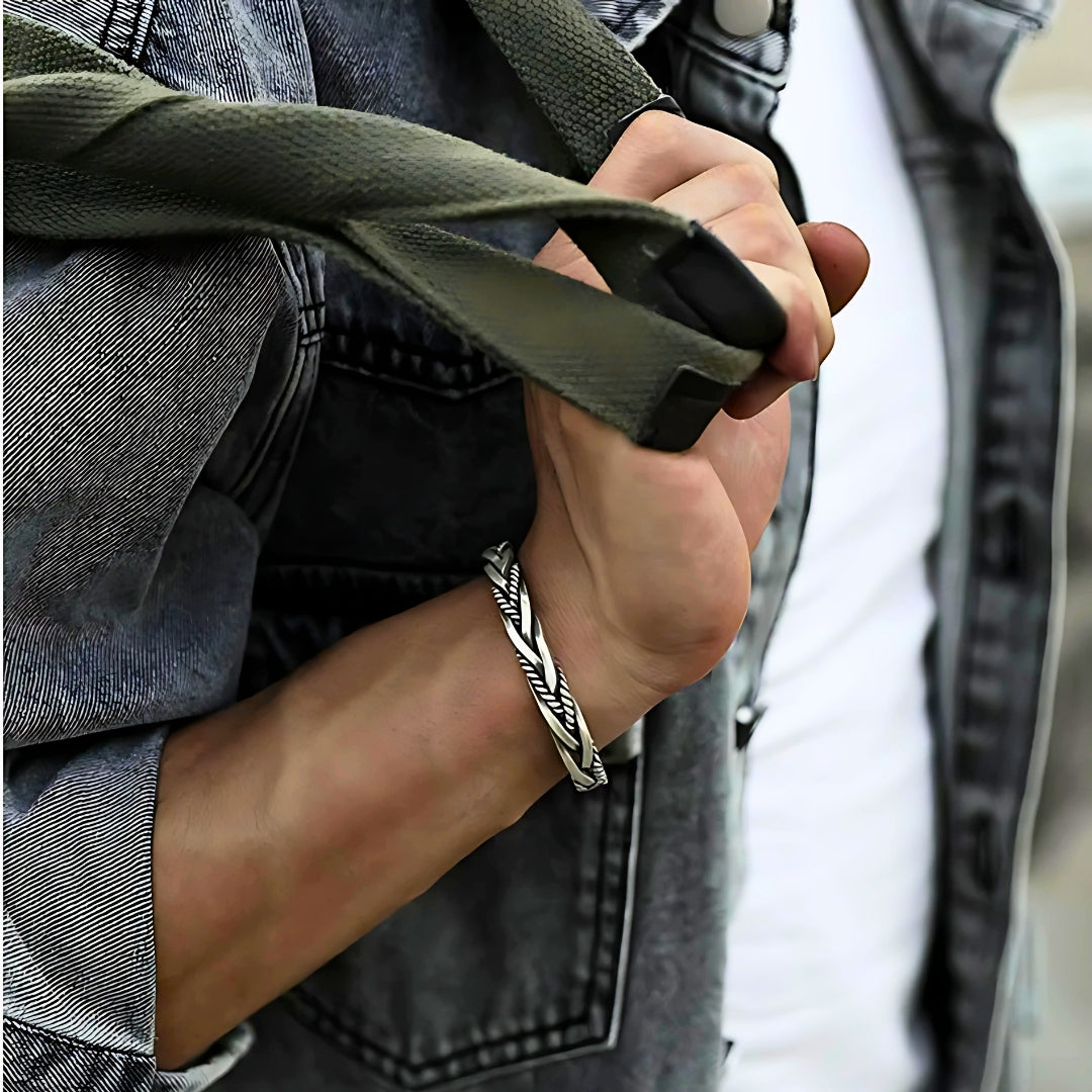 Bracelet homme-TRIBITHAI ; La puissance ancestrale au poignet