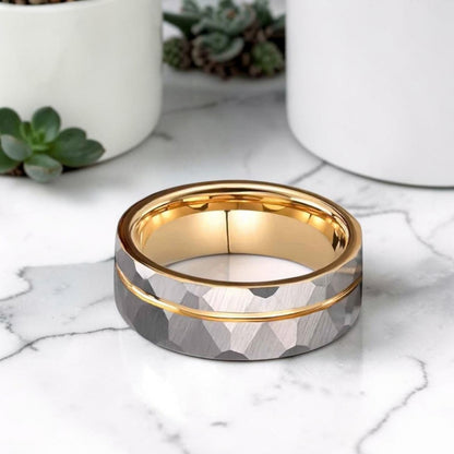 Alliance Homme | Tungstène Martelé & Rainure
