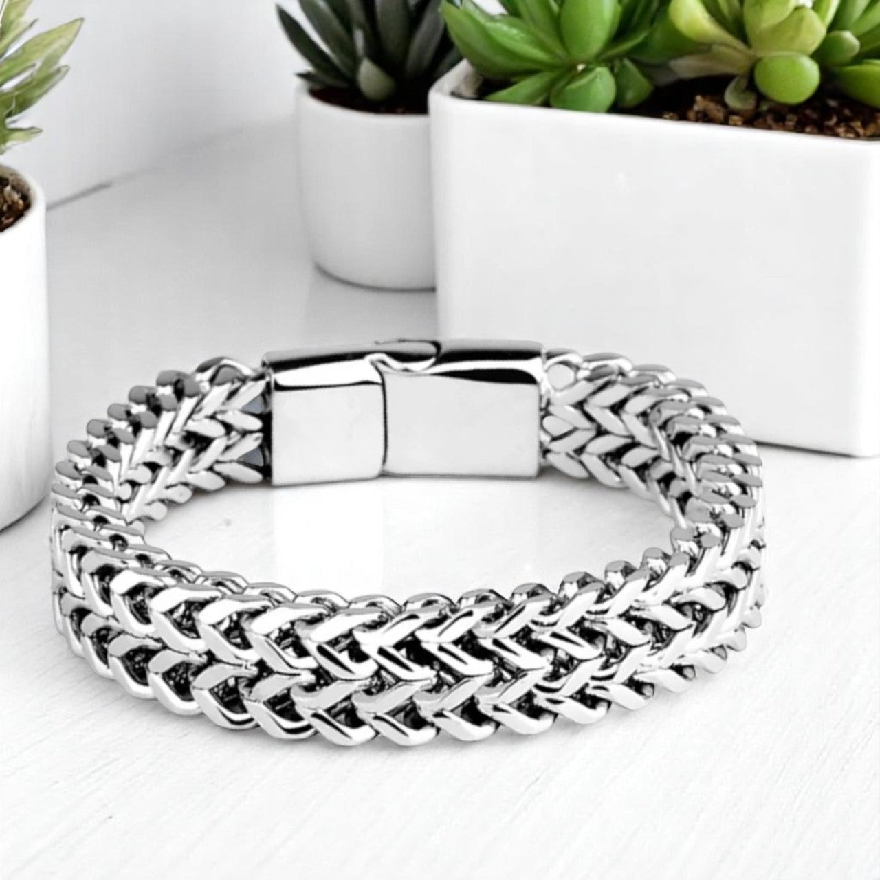 Bracelet homme- TRESSÉ EN W : élégance métallique pour votre poignet