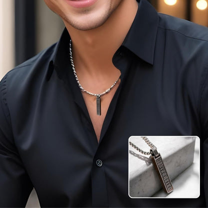 Collier homme- pendentif LE ROMANO™ ; Le pendentif rectangle à gravures élégantes