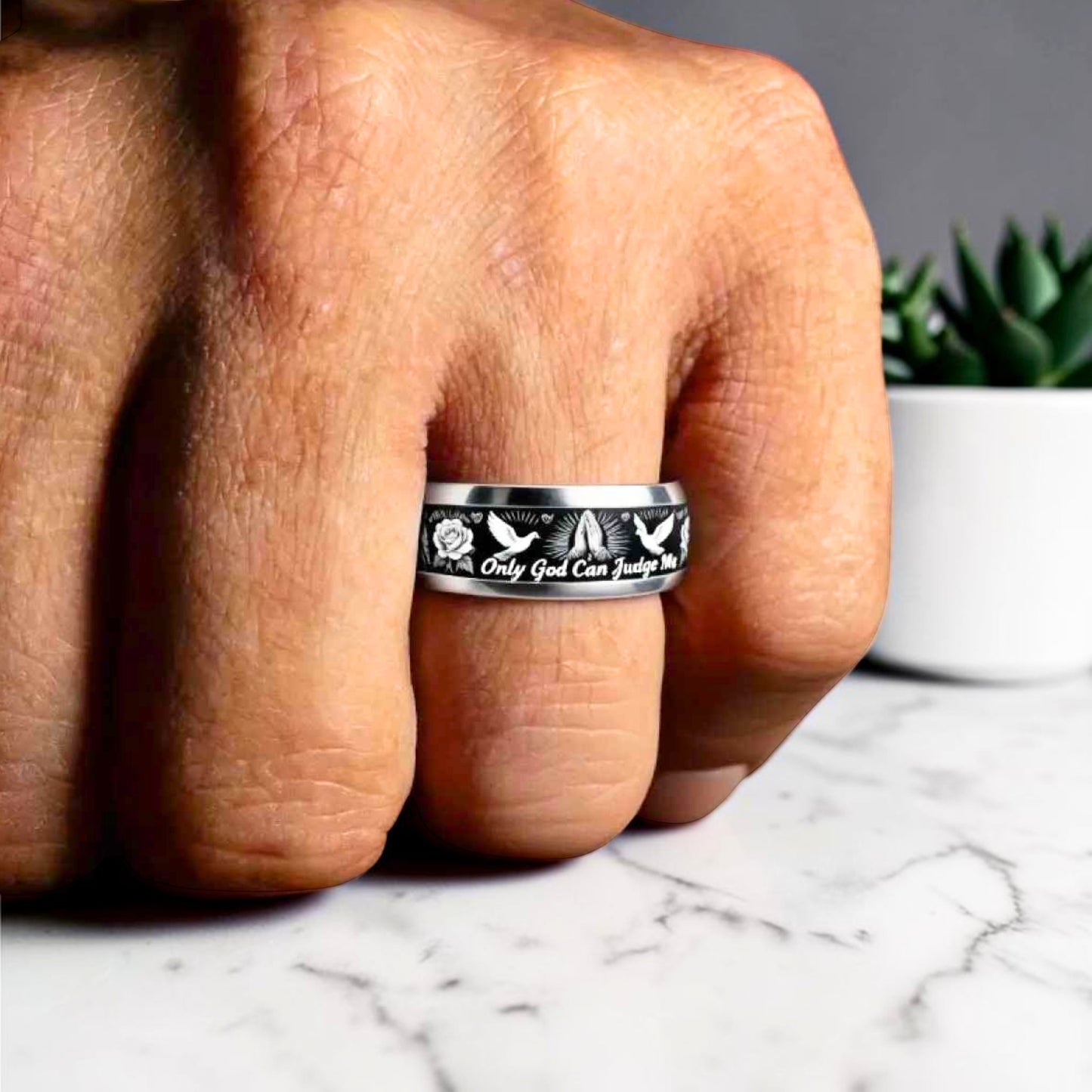 Bague acier inoxydable | mains jointes « Seul Dieu peut me juger » main marbre plante
