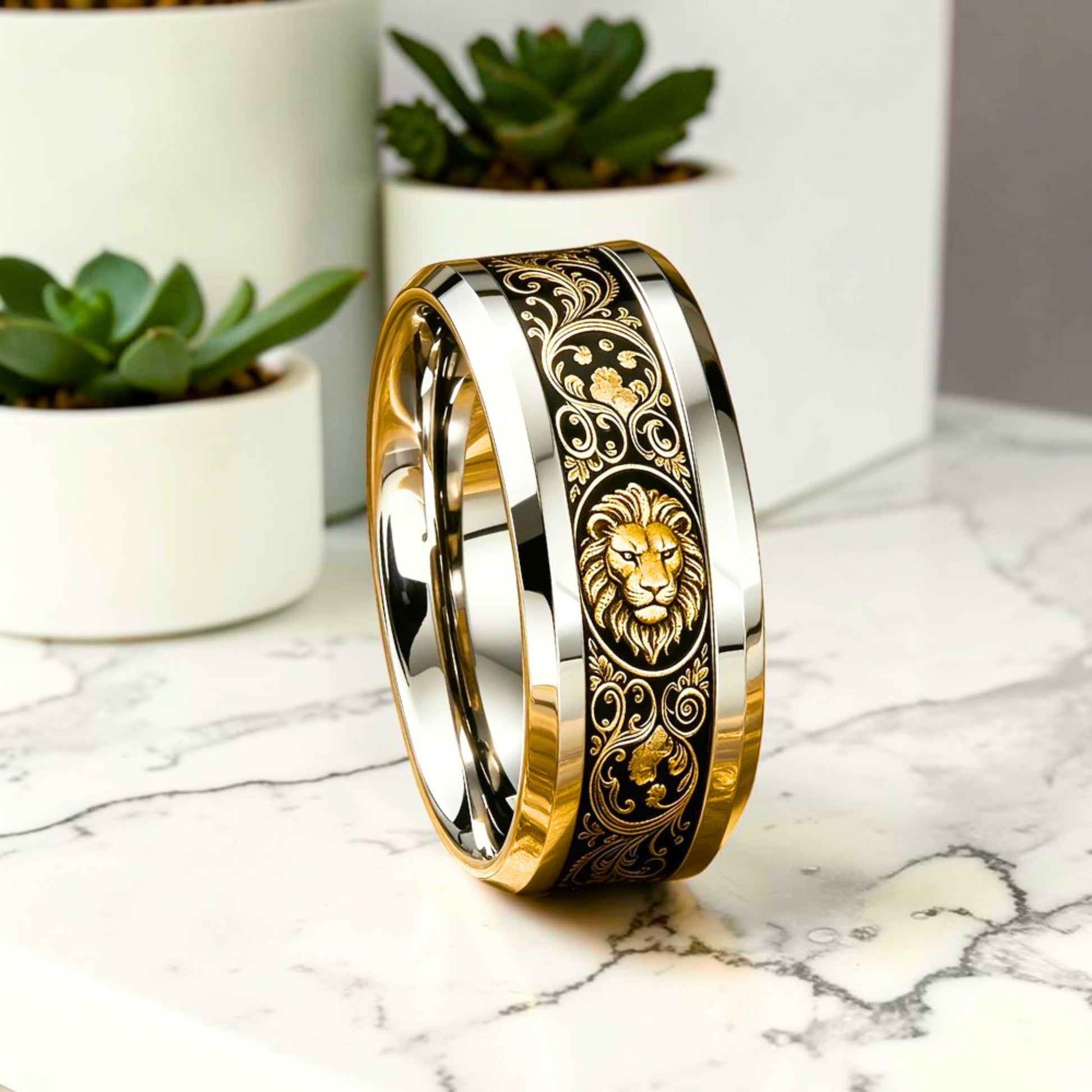 Bague homme Alpha Totem Lion - gravure dorée baroque acier inoxydable 316L mmihommesmodernes.com
