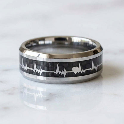  Bague homme Battement de Cœur argentée en acier inoxydable et fibre de carbone »