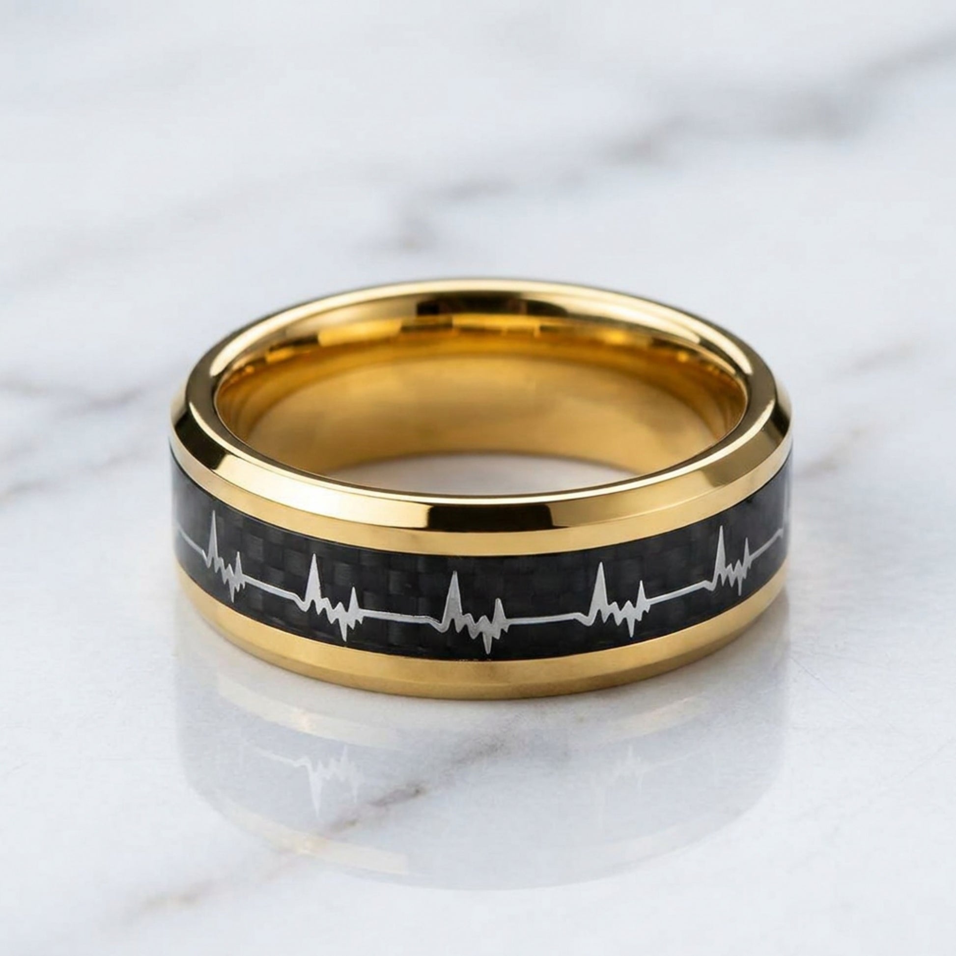  « Bague homme Battement de Cœur dorée en acier inoxydable et fibre de carbone »