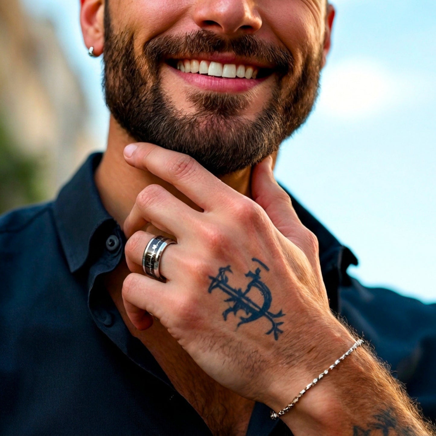 Bague homme Battement de Cœur en acier inoxydable et fibre de carbone argent main homme chemise bleue