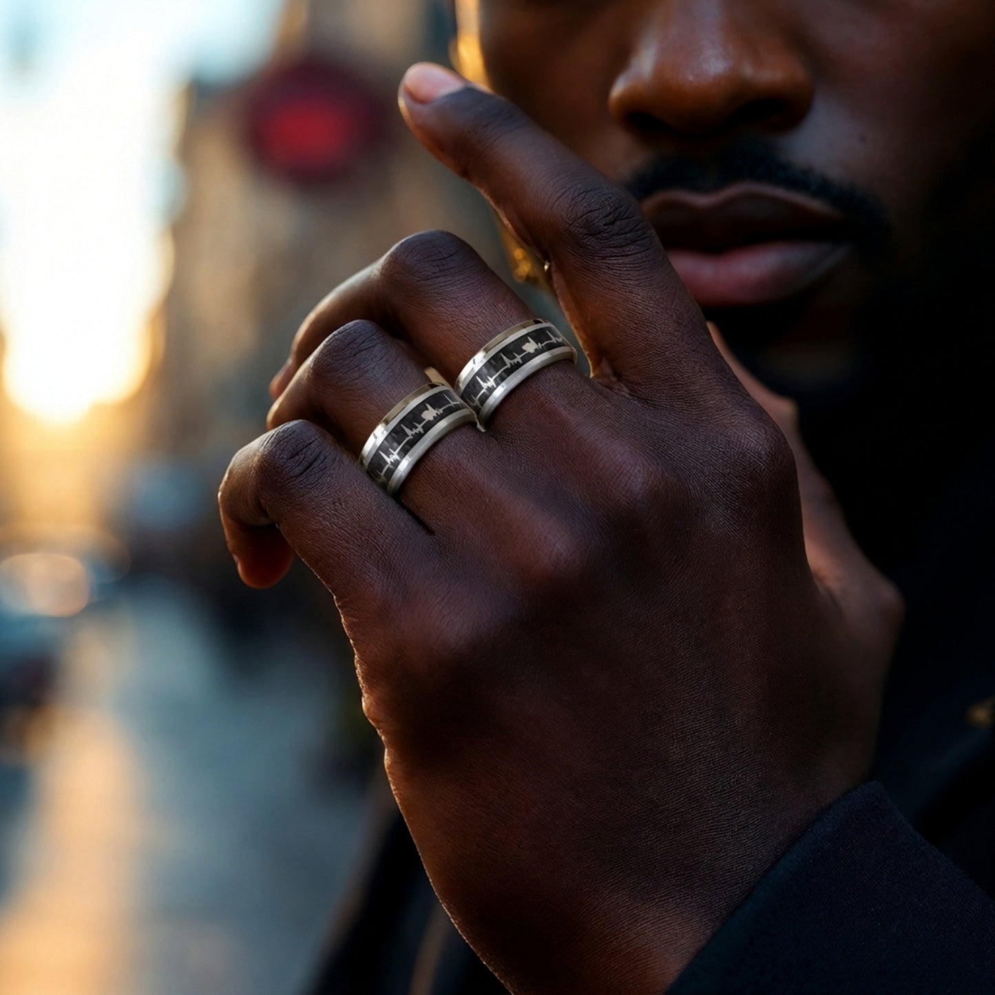 Bague homme Battement de Cœur en acier inoxydable et fibre de carbone argent main homme noir elegant