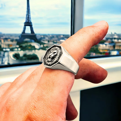 Bague homme LION RING™ argent main fenetre Paris