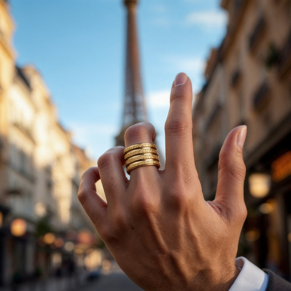 Bague homme "Odyssée Industrielle" dore main tour eiffel