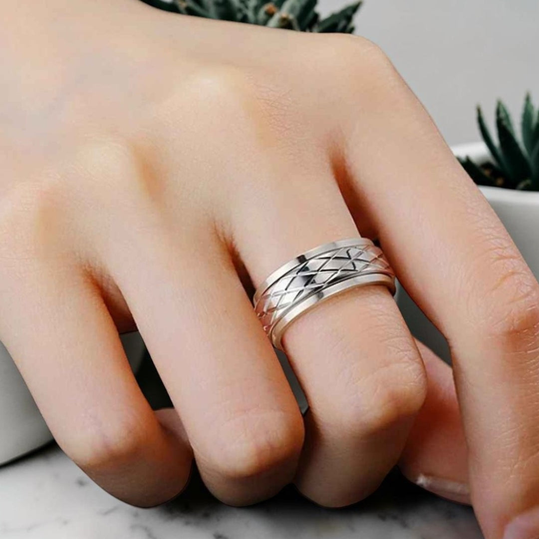 Bague pour homme Anneau "Armor" argent main table marbre plantes