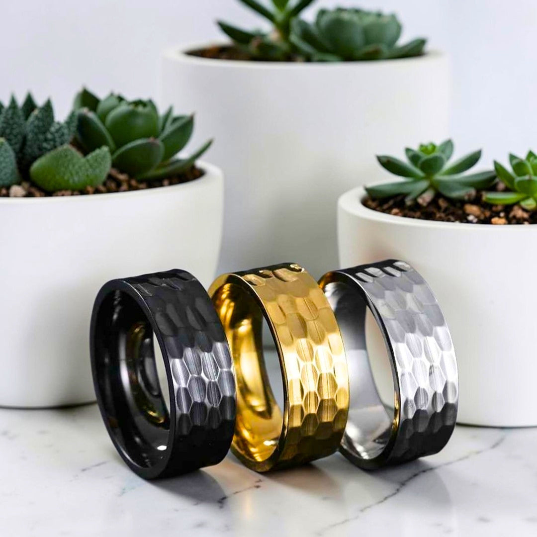 Bagues pour homme, L'Anneau Horizon Martelée marbre plantes variante doree noire argentee