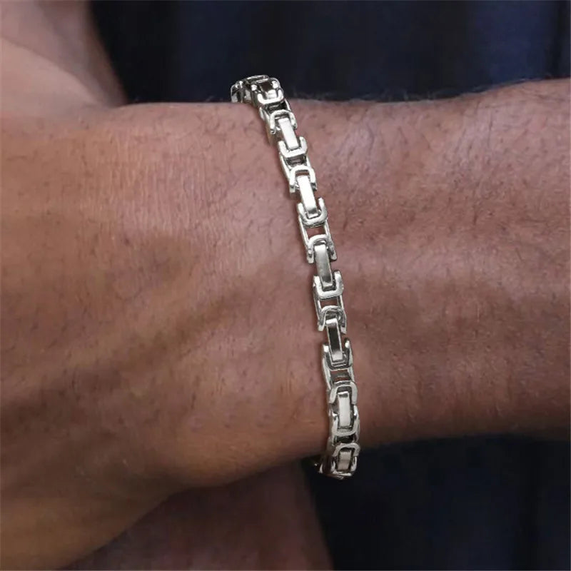 Bracelet Homme LINKOT™ argent poignet chandail bleu fonce