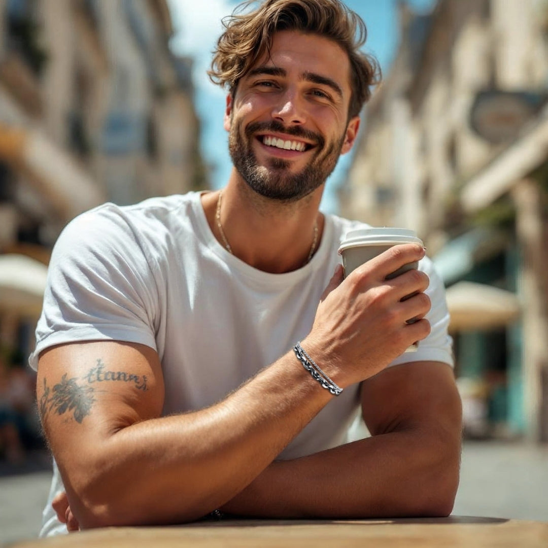 Bracelet homme-DOUBLE SEA CHAINS argent t shirt blanc muscles cafe