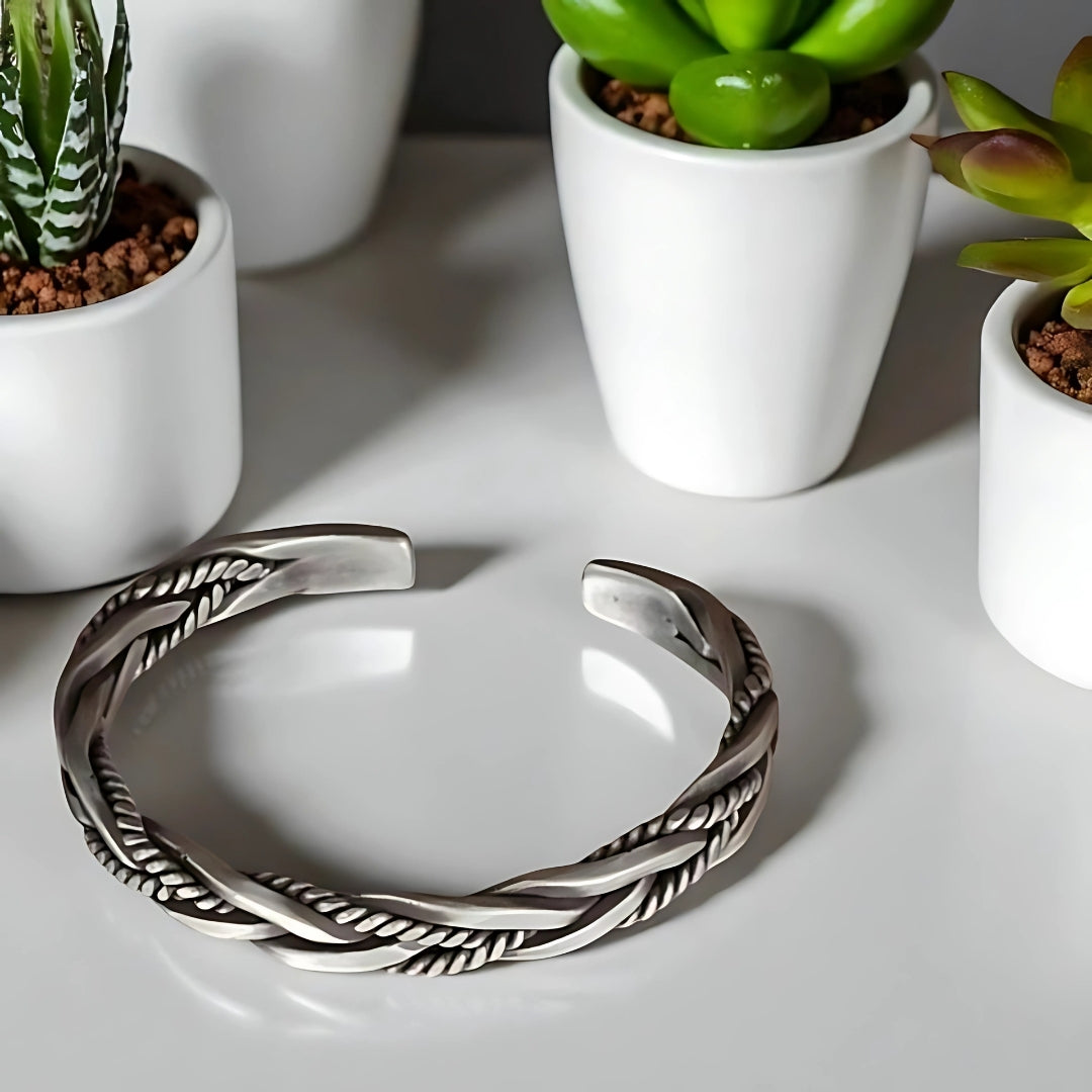 Bracelet homme-TRIBITHAI presentation couchet pots plantes