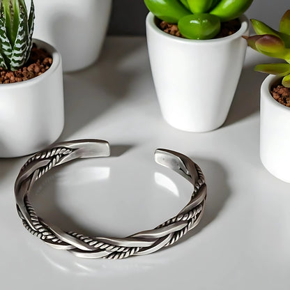 Bracelet homme-TRIBITHAI presentation couchet pots plantes