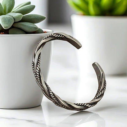 Bracelet homme-TRIBITHAI presentation debout pots plantes 