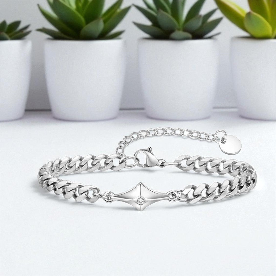 Bracelet homme- NORTH STAR zircon argent presentation table blanche maison