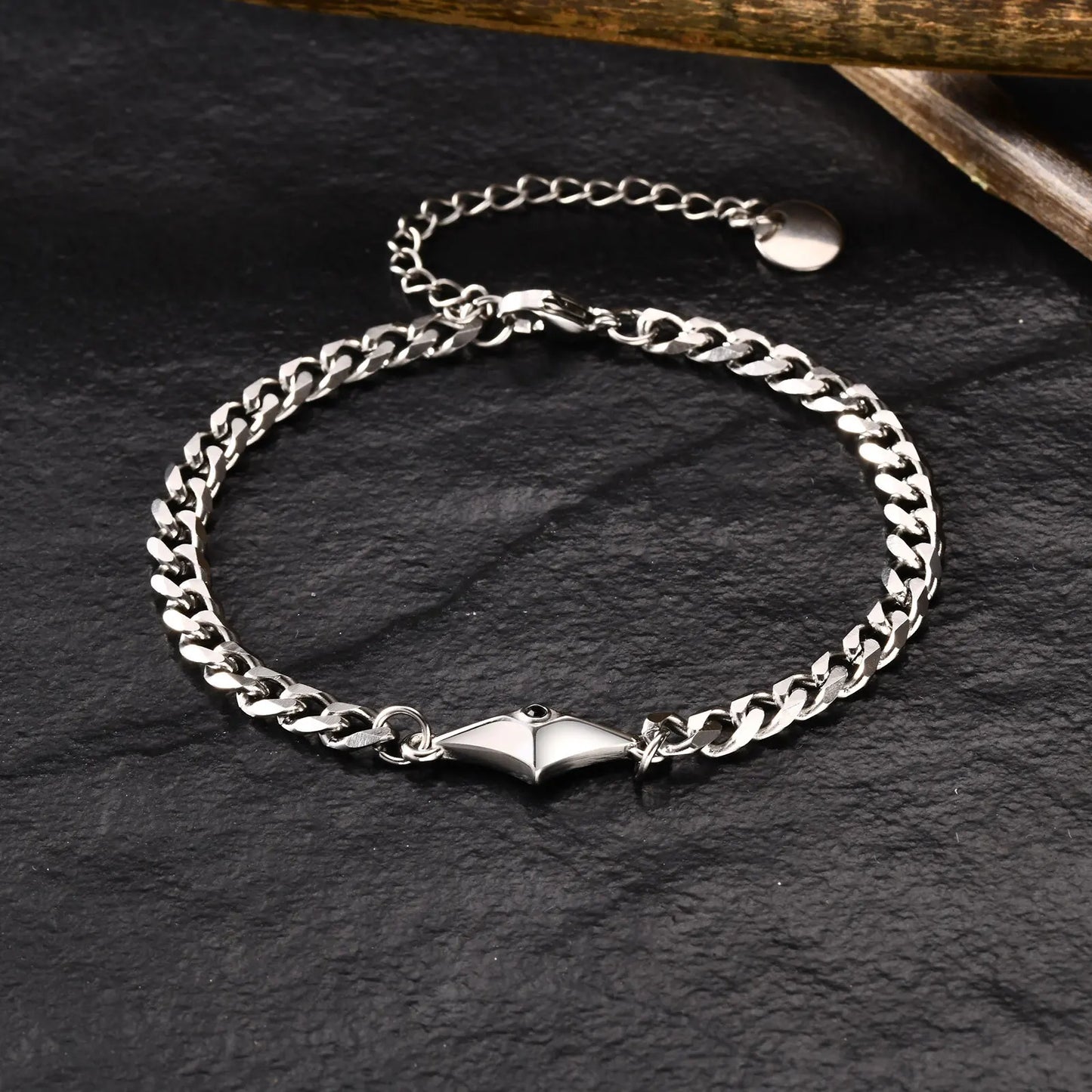 Bracelet homme- NORTH STAR zircon noir presentation table noir 