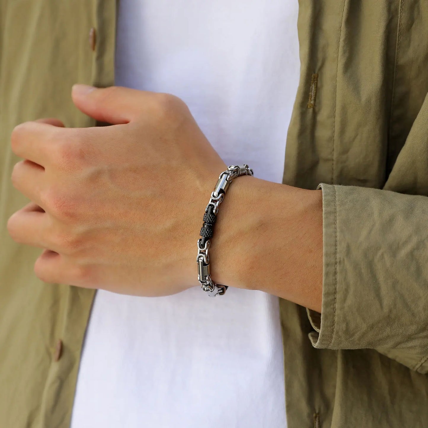 Bracelet homme BYZANTINE II™  poignet chemise grise