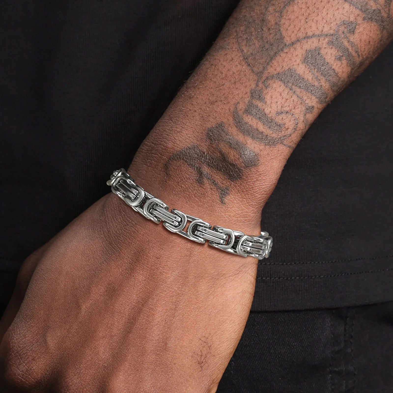 Bracelet homme BYZANTINE I ™ poignet chandail noir jeans noir
