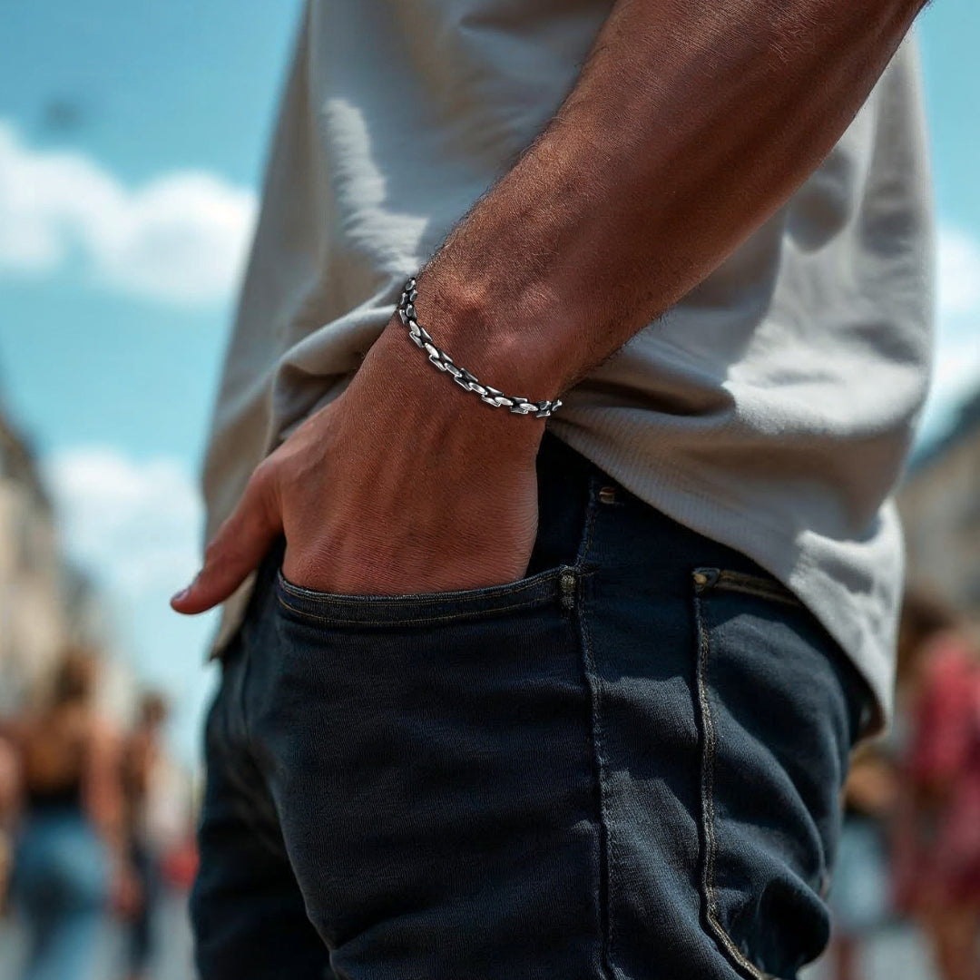 Bracelet homme MASCULET™ argent  t-shirt gris jeans fonce