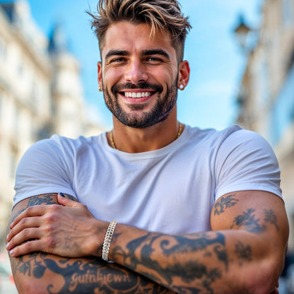 Bracelet homme TRESSÉ EN W t-shirt blanc elegant rue