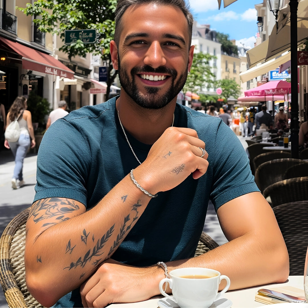 Bracelet homme TWISTED ROPE II™ argent terrasse t-shirt bleu