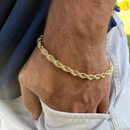 Bracelet homme TWISTED ROPE II™ dore poignet pantalon blanc